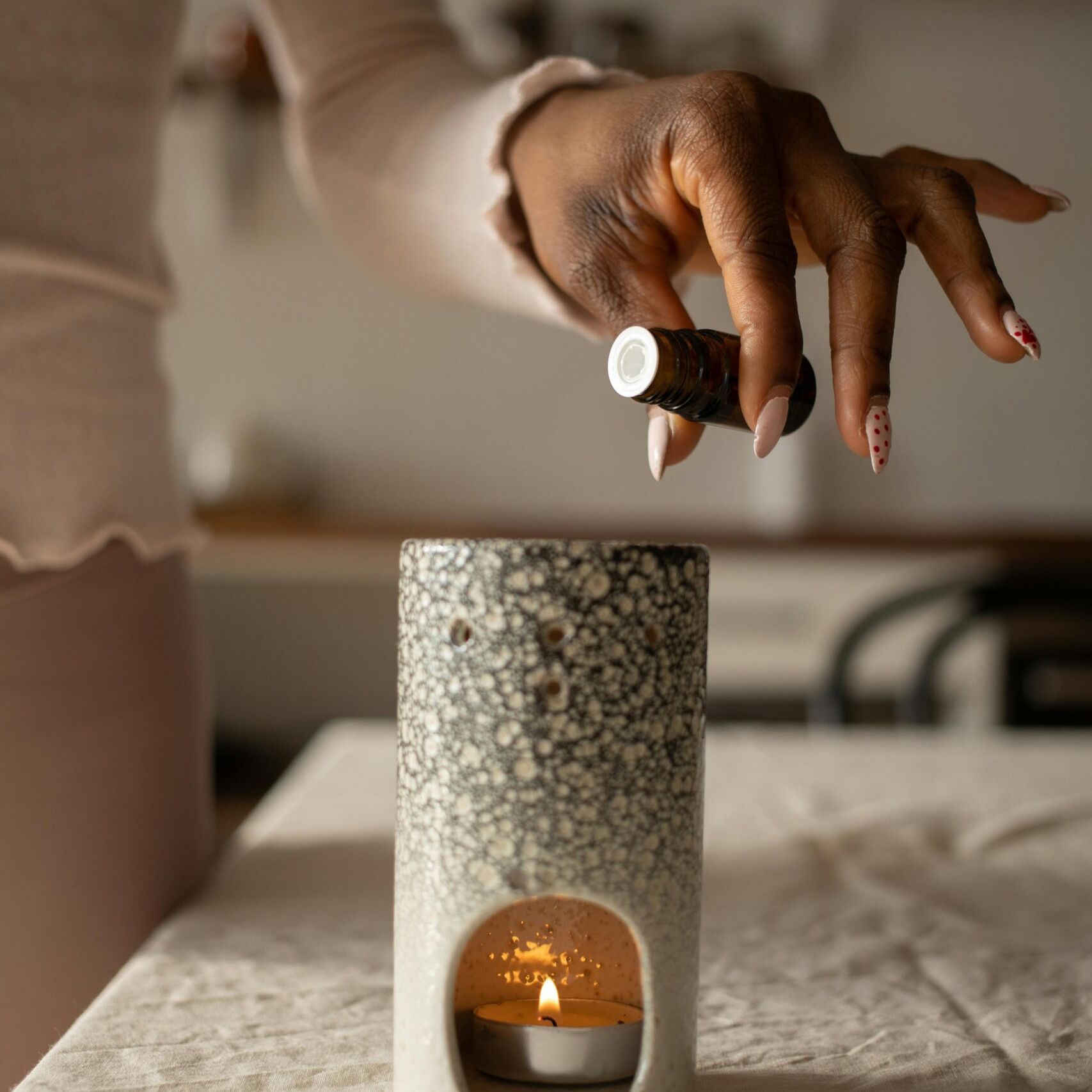 น้ำมันหอมละเหย - มนตราป่าสน